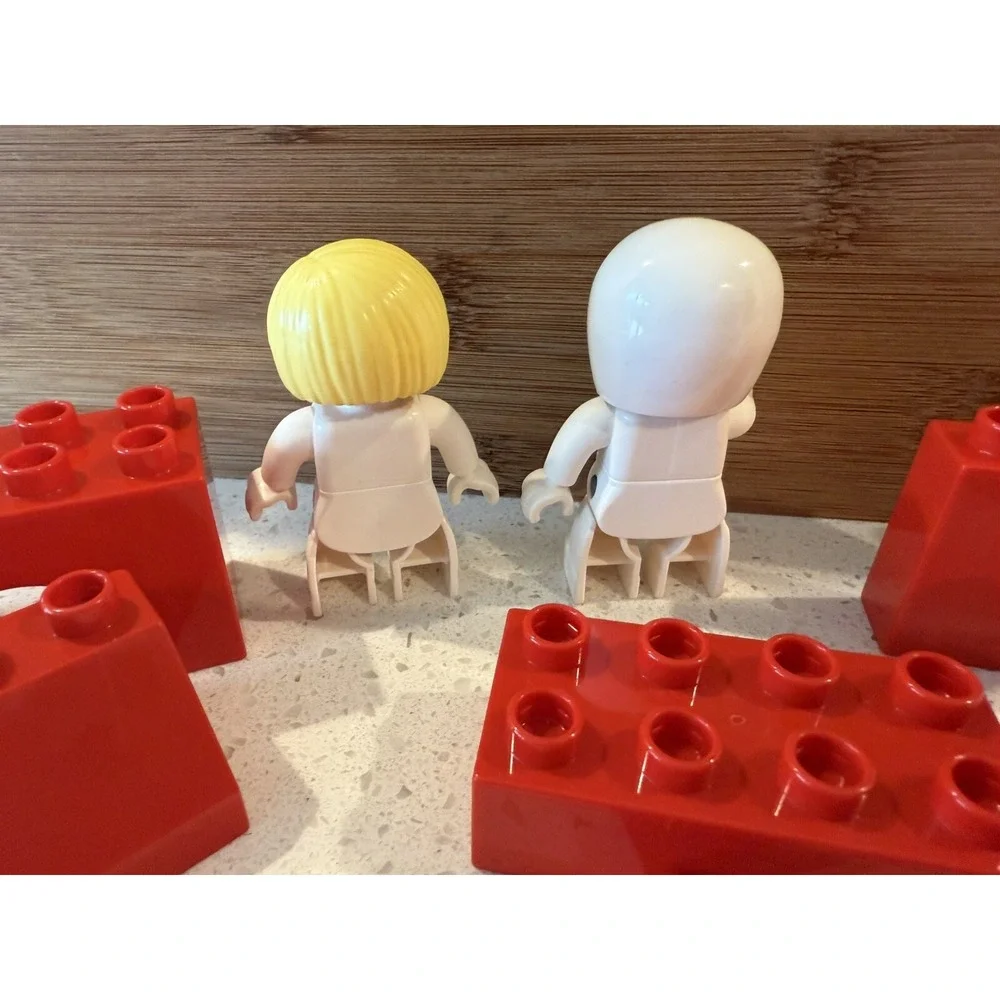 LEGO DUPLO SHUTTLE MISSION ASTRONAUTS 2.5